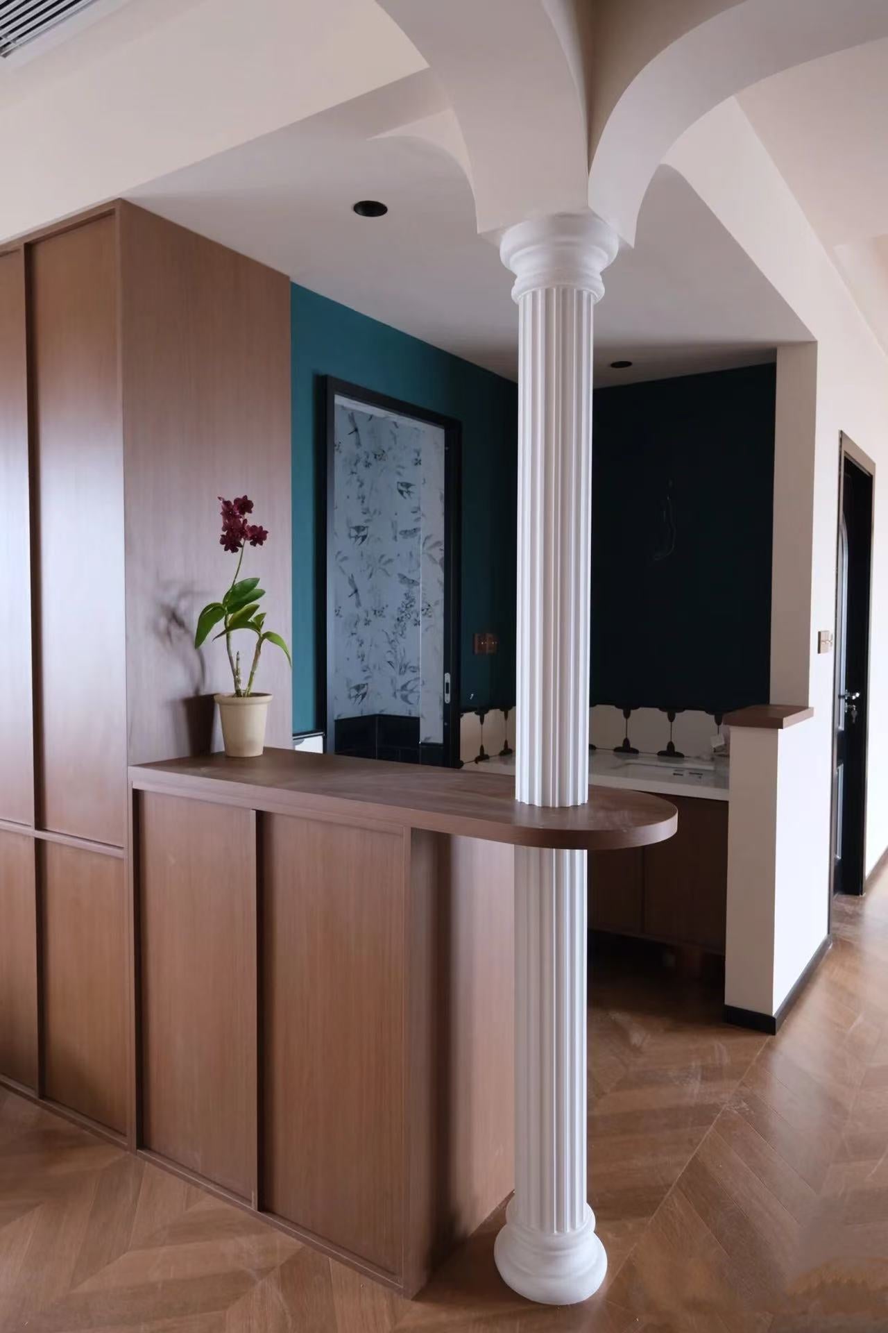 Column plain capital-N003P