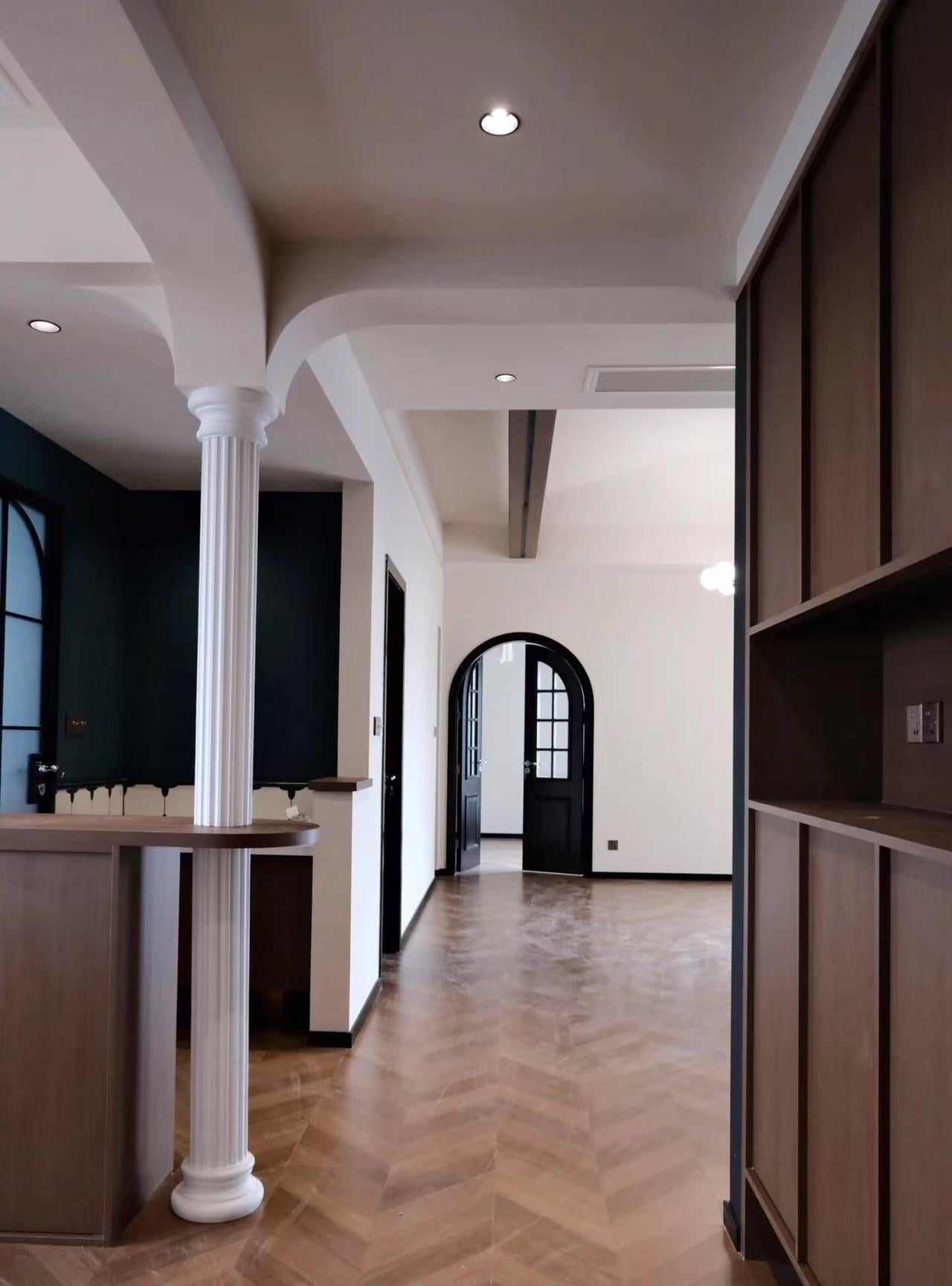 Column plain capital-N003P